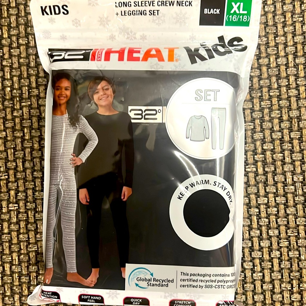 32 Degrees Heat Unisex Kids 2 Piece Baselayer Long Sleeve Crew Neck/Legging Set
